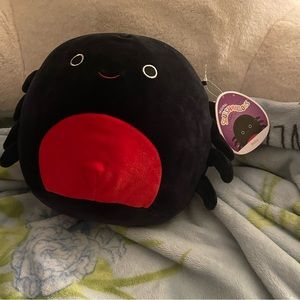 8 inch 2021 Bella the spider squishmallow